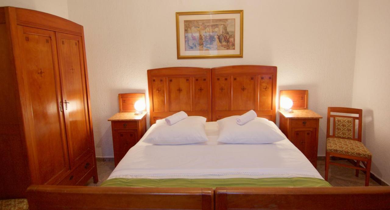 Apartmani Loreta Mali Losinj Luaran gambar